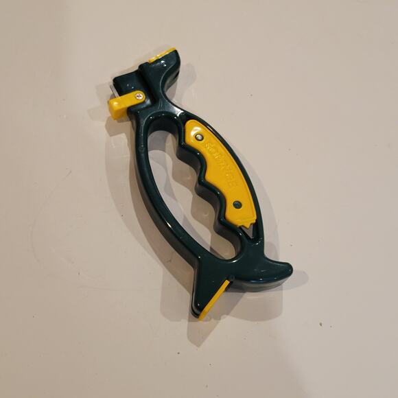 SOL INGE Multi-Blade Knife & Tool Sharpener Green & Yellow - Picture 5 of 10